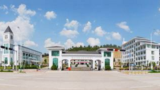 市职业技术学院新生入学现场火爆 招生人数连续三年突破2000人次 