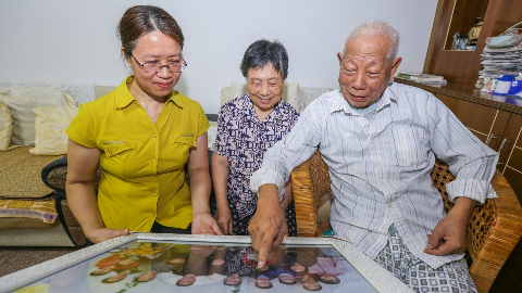 梅州市文明家庭杨凯桂家庭扶老爱幼 传承忠孝家风