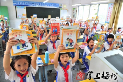 升国旗 领新书！梅州77万中小学生今日开学啦...