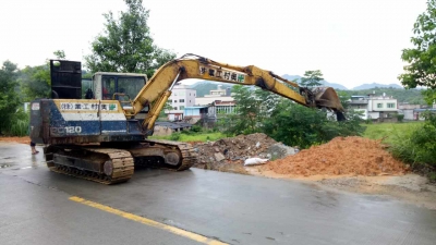 丰顺潘田开展专项整治行动 中心村路段垃圾清理完毕