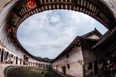 乡间事丨修好围龙屋善继祖业