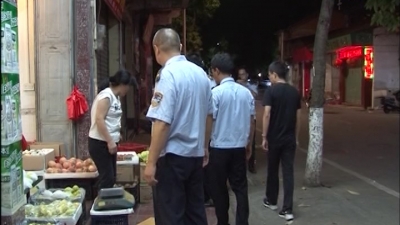 市场管理大整改！兴宁市城综局开展夜间专项整治活动