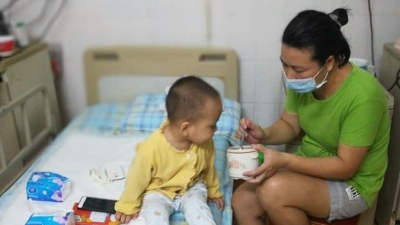 帮帮他！梅县3岁男童患白血病，东中姐姐欲休学分担家庭负担