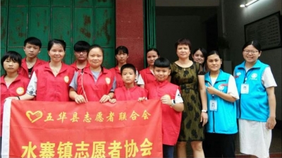 五华县水寨镇“双百计划”社工站举办社区游园活动