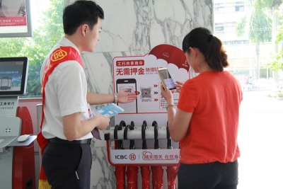 共享又出新花样 梅州市民可免费“扫码借伞”啦