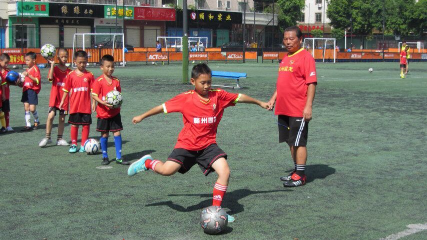 草根者说丨业余足球教练侯广东：我乐意做义务教练培养小球员