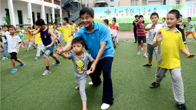 太极文化进校园！200多名学生练太极拳成独特风景