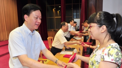庆祝教师节大会昨召开  谭君铁：争当山区市教育现代化排头兵