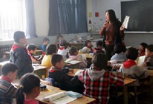 刘兰娇率队开展开学检查工作并慰问教师