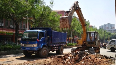 拒绝围观！谨慎通行！梅县区新满街启动升级改造