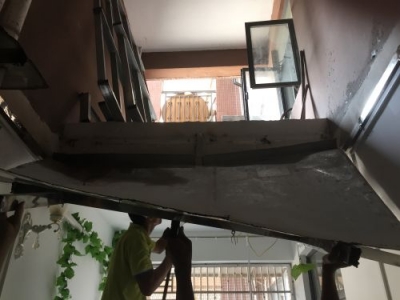 梅城江南御景违建铁皮框架被城管部门拆除