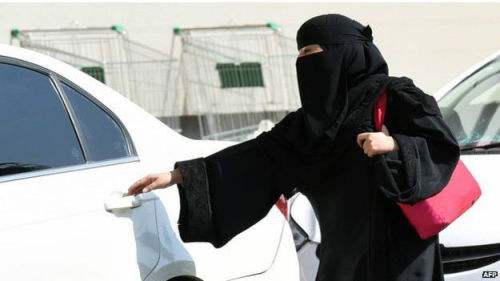 世界上唯一禁止女性驾车国家:解除妇女驾车禁令