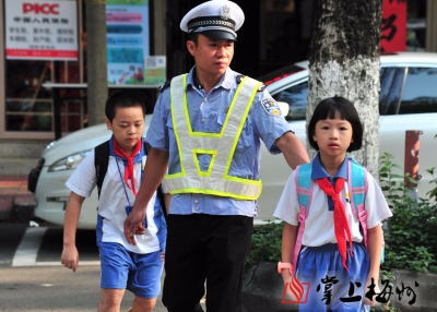升国旗 领新书！梅州77万中小学生今日开学啦...