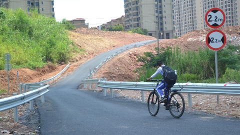 梅江碧桂园至会文小学便道修通！妈妈再也不用担心“你”上学绕远路啦