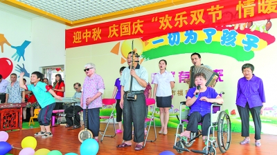 爱心相伴，这些特殊人群暖意融融过“双节”