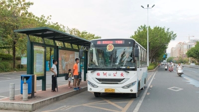 喜迎十九大 百姓谈变化丨公共交通更完善 市民出行更便利