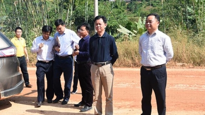 詹庆东常委调研G355线华阳至安流段改建工作