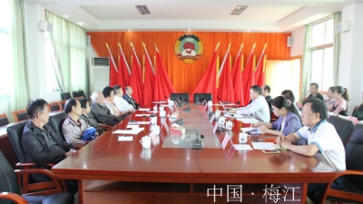 区政协组织退休老同志学习十九大精神参观重点项目