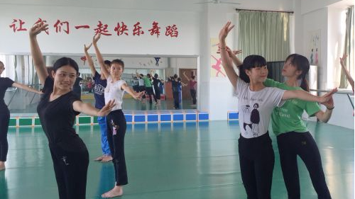 用爱托起折翼天使