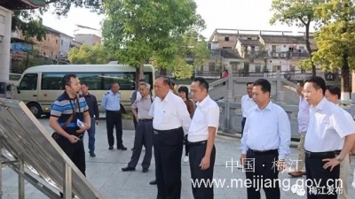 区委书记朱国城陪同省老促会会长陈开枝调研