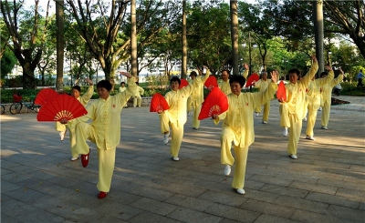 梅州市太极拳协会水上乐园晨练点举行国庆联欢活动