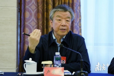 广东代表团热烈讨论十九大报告：开启新征程，续写新辉煌