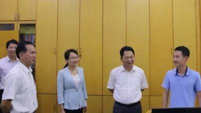 梅江区主要领导率队调研财税工作