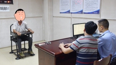 平远一暴躁男吵架斗殴不听劝阻 竟还殴打谩骂民警！