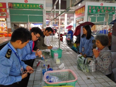 “倡安全，享健康” 五华开展食用农产品快检开放日活动