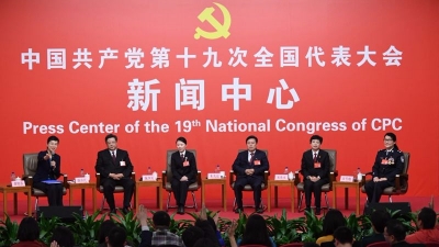 党的十九大新闻中心举行首场集体采访 关注推进全面依法治国