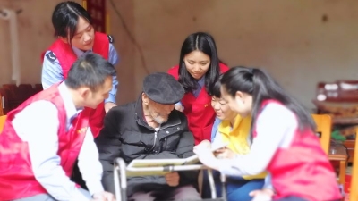 兴宁国税局：慰问抗战老兵 不忘时代强音