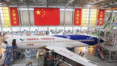 “大飞机”写进十九大报告，102架C919“穿衣”亮相倍儿自豪！