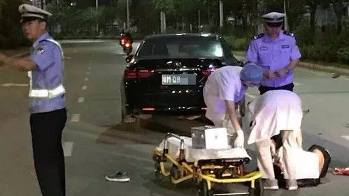 正能量︱梅州交警下班途中路遇交通事故全力救助