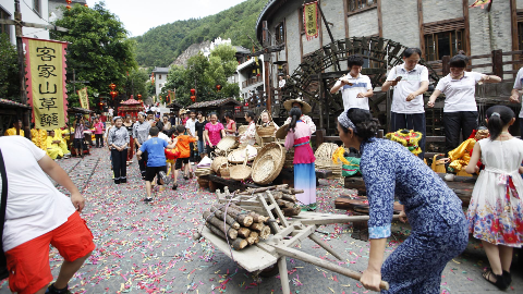 梅江区长假旅游市场持续升温 旅游经济供需两旺