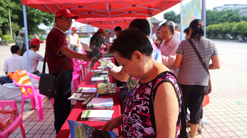 梅江区开展森林防火法律法规咨询和知识宣传活动