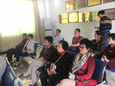 市人大常委会组织退休老同志到大埔县参观