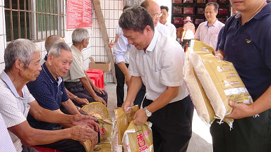 广州市水投集团到郭田镇开展扶贫工作暨2017年扶贫日活动