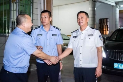 陈俊钦中秋夜慰问守岗民警：发扬连续作战精神 确保节日安全祥和