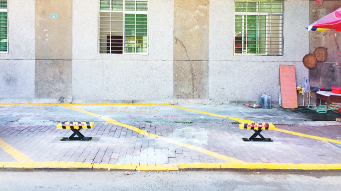 蕉岭老干中心接受舆论监督整改私占停车位行为 私装地锁已拆除