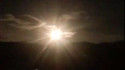 怎么回事？专家解析云南迪庆“火流星”空爆事件