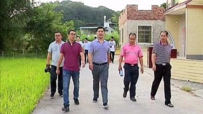 钟光灵到南口镇七贤村调研新农村建设和精准扶贫工作