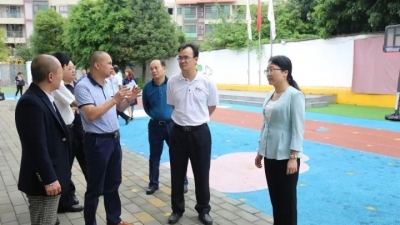 梅江区区长肖卫华陪同副市长曾尚忠调研教育工作