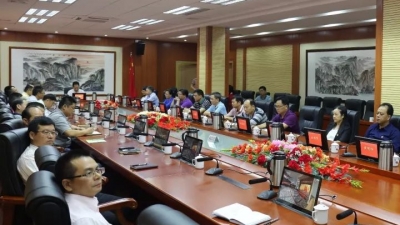 梅江区组织收听收看十九大开幕式盛况