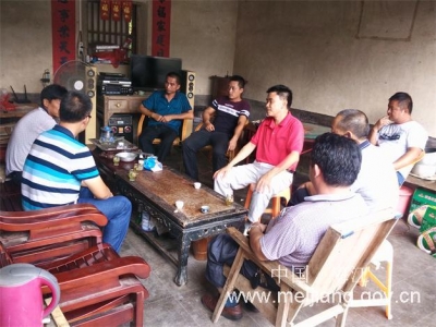 争取养殖户支持  畜牧兽医局一行人到西阳调研