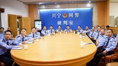 兴宁各级干部群众认真收看党的十九大盛况