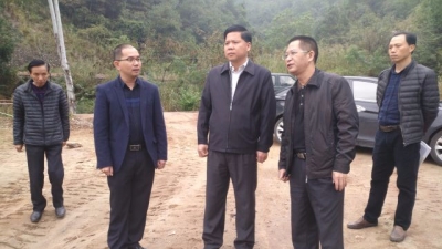 李宏率队巡查汀江落实河长制工作