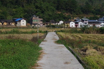 梅县隆文惠农路为何“断头”？村干部这样回复...