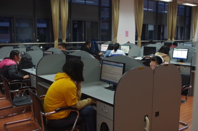 追踪丨剑英图书馆电子阅览室玩游戏现象得到遏制