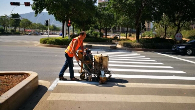 减速慢行！梅县这三路段正进行道路标线维护