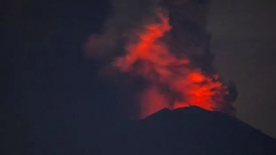 巴厘岛火山或将爆炸式迸发，我国急派飞机抢接同胞